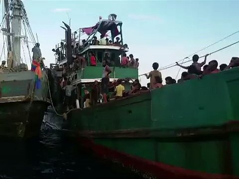 300 inmigrantes a la deriva frente a las costas de Tailandia