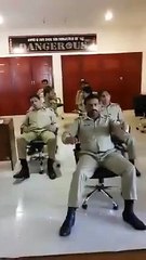 (5) ‫جب یہ موڈ میں ہوتے ہیں تو ایسے بھی کر تے ہیں - ‬
