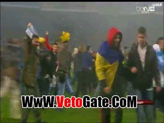 جماهير دنبيروبيترفسكى تقتحم الملعب احتفالاٌ بالتأهل التاريخى