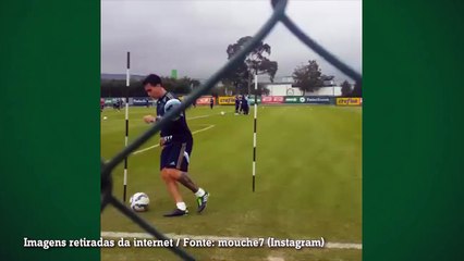 Mouche aparece treinando com bola no CT do Palmeiras