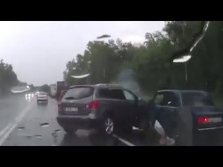 Minivan crash: Children die in trailer hits car accident in bad road conditions