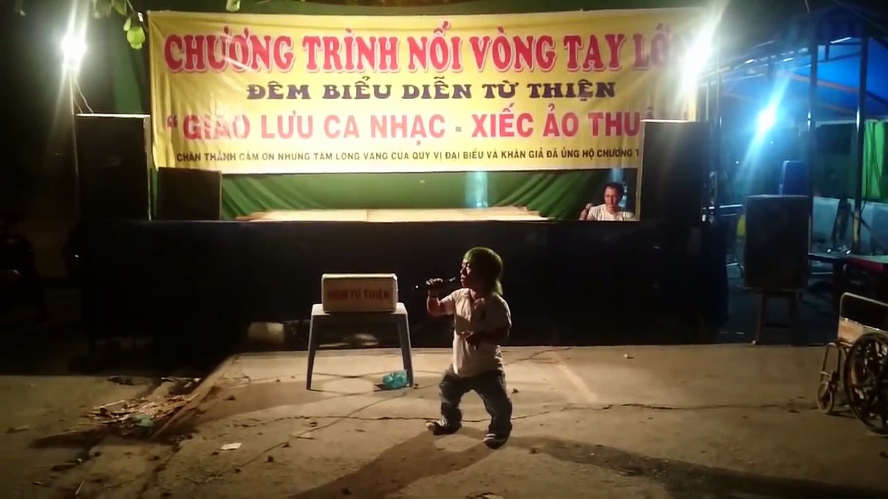 Không được khóc & Đợi em trong mơ Ca sĩ lùn