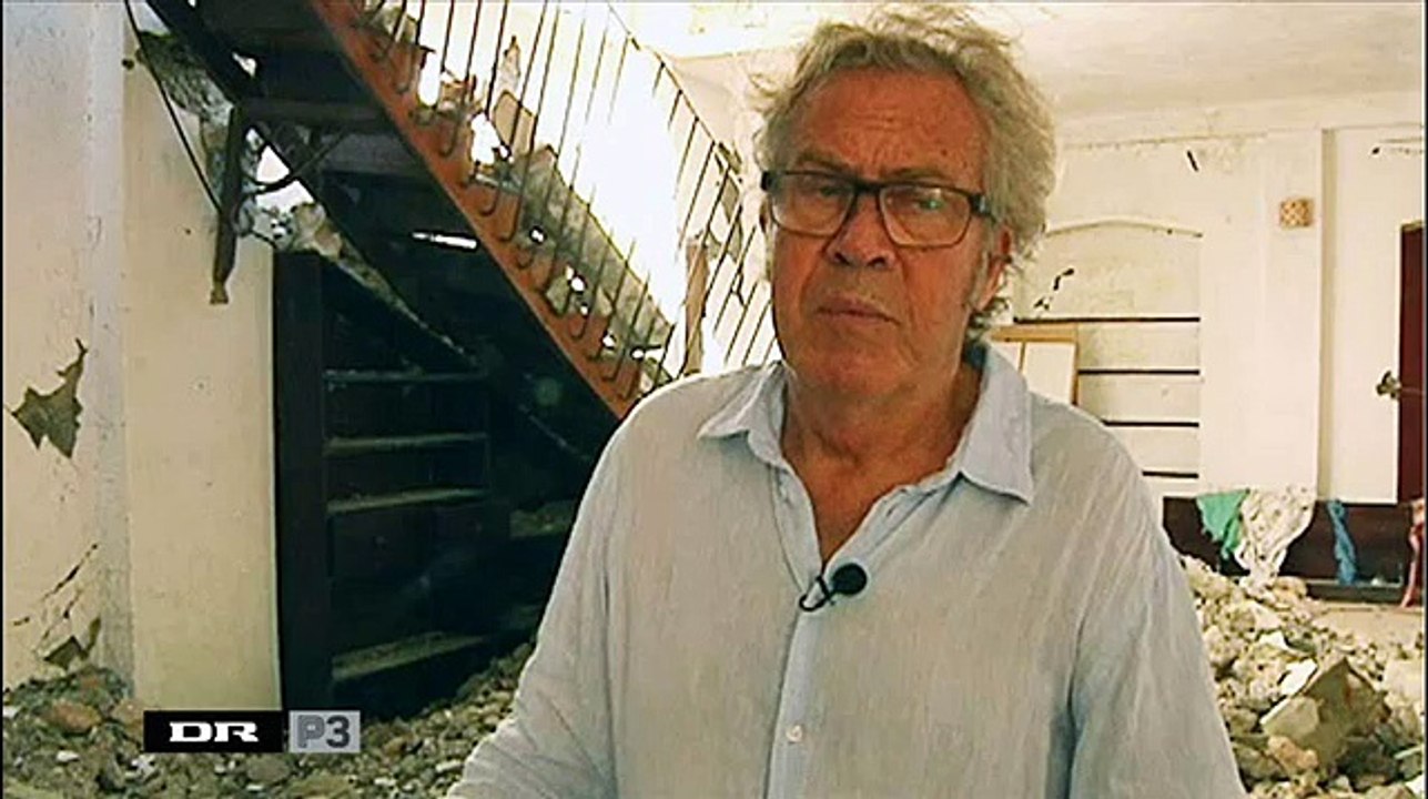 P3: "Jeg har lige puttet Far i karbad." Stegger Leth læser hæsblæsende sms'er fra Mor