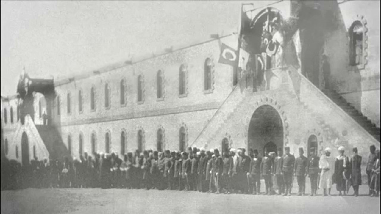 YEMEN TÜRKÜSÜ  Muhteşem  (Osmanlı Yemen Fotoğraflarıyla) Havada bulut yok bu ne dumandır?