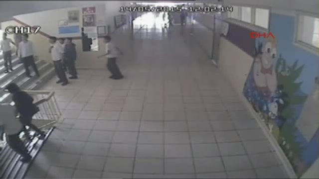 Konya Kadın Öğretmene, Kadın Veliden Tekme Tokat Dayağın Görüntüsü Güvenlik Kamerasında