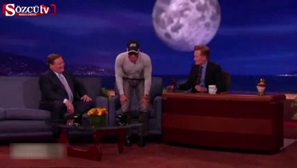 Canlı yayında tekmeler havada uçtu