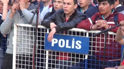 Çorum Stada Giremeyince Vinç Getirip Maçı İzlediler