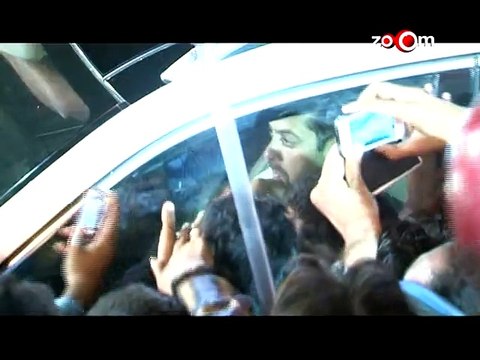 Phones banned on the sets of Salman Khan's Film 'Bajrangi Bhaijaan' - Bollywood News