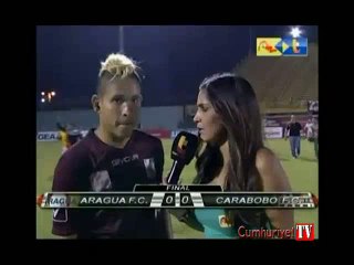 Röportaj sırasında futbolcuya uçan tekme