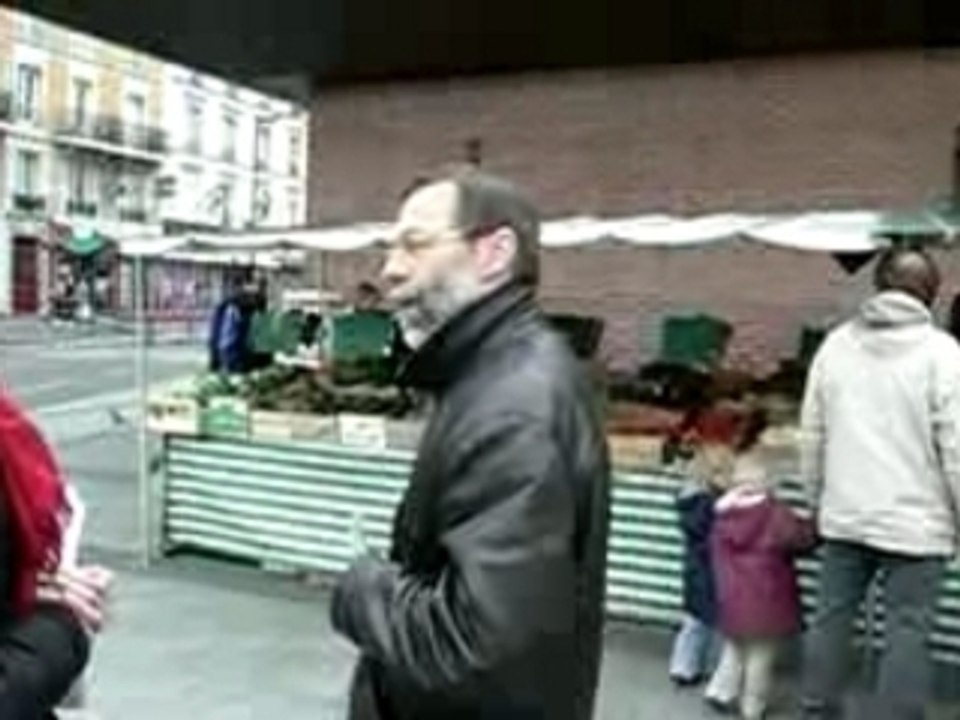 Militants au marché de la Plaine