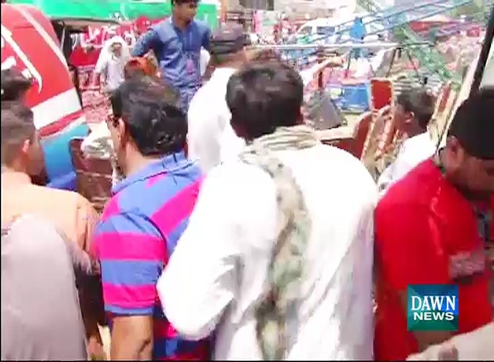 Fight Between PTI Workers and Media Staff in Multan jalsa
