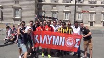Fenerbahçeli Taraftarlar Madrid'e Akın Etti