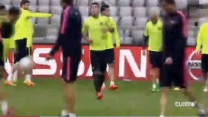 Rafinha juggling with a gum to impress Messi
