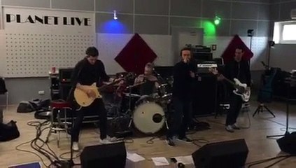 Black Bells "Shoot To thrill" répète à Planet Live