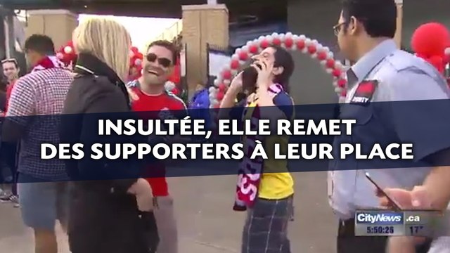 Insultée, une journaliste répond à des supporters sur le parvis du stade