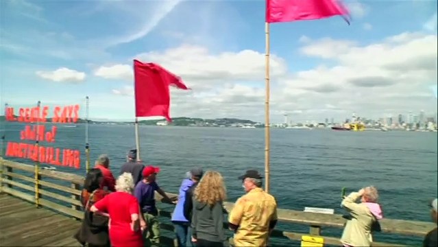 Une immense plate-forme pétrolière de Shell dans le port de Seattle