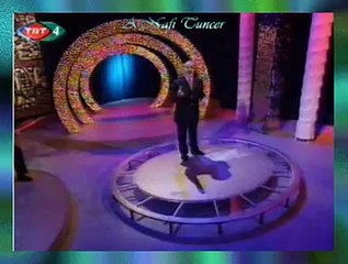 Erol KÖKER *Kapının Önünde Önlük Dikiyi*