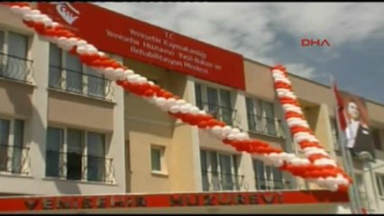 Bursa Bakan Müezzinoğlu' Huzurevi Açtı Yaşlıların Elini Öptü