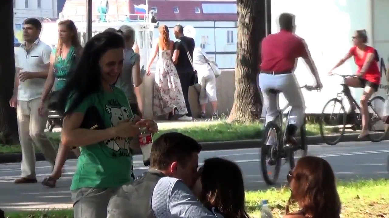 _ KISSING IN PUBLIC _ Prank ๏ Поцелуи на Публике ๏ Irina TW Пранк