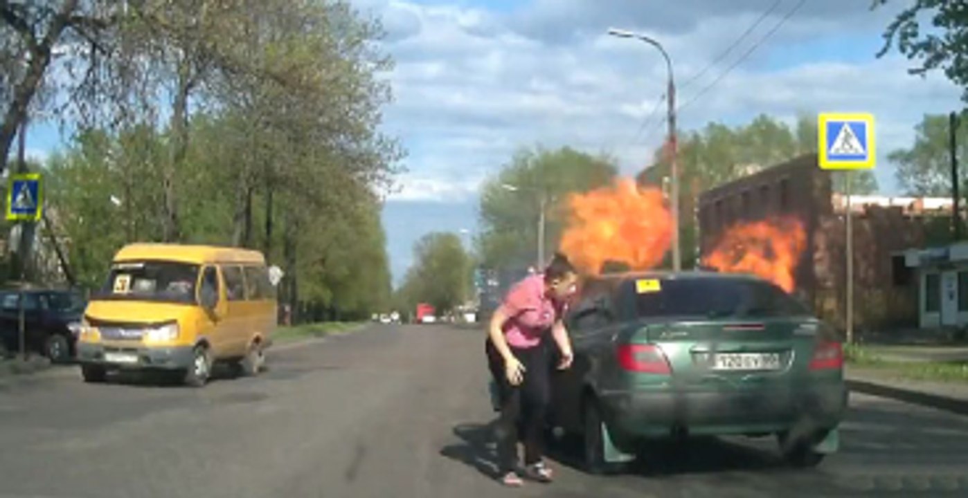 LPG'li Araç Seyir Halindeyken Yandı, Kadın Sürücü Canını Zor Kurtardı