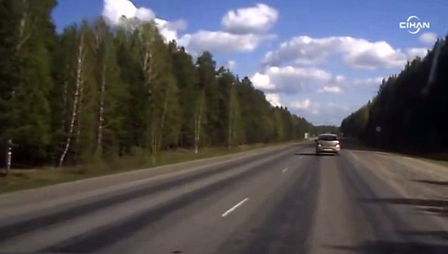 Emniyet kemeri takmayan sürücü kaza anında araçtan fırladı