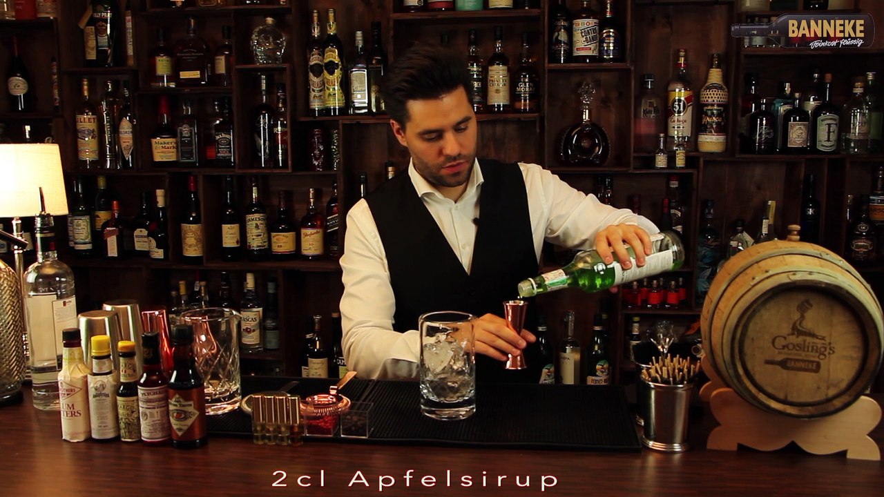 Appletini - Vodka Cocktail selber mixen - Schüttelschule by Banneke