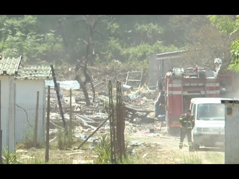 Giugliano (NA) - Esplode fabbrica di fuochi d'artificio, tre morti (13.05.15)