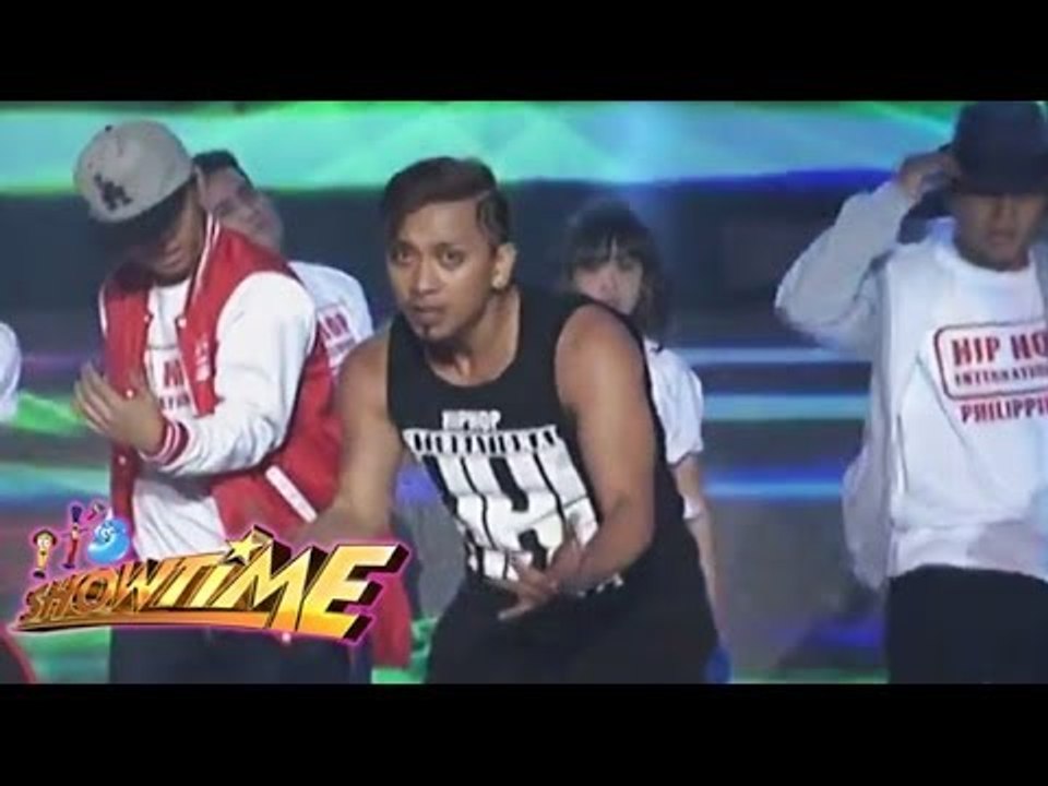 Jhong Hilario and Hip-hop dancers flashed Showtime stage