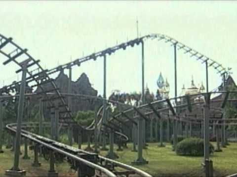 Shan Cai and Dao Ming Si enjoys the carnival