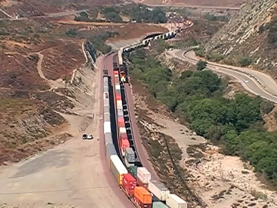 Must See!!! 3 Way meet in Cajon Pass!! BNSF and Union Pacific in Blue Cut