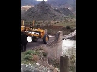 Accepteriez-vous de conduire à travers ce pont?