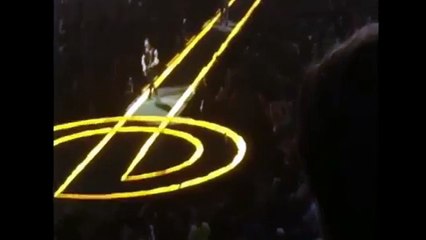 The Edge cae del escenario en primera noche de concierto de U2