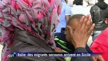 Italie: des migrants secourus arrivent en Sicile