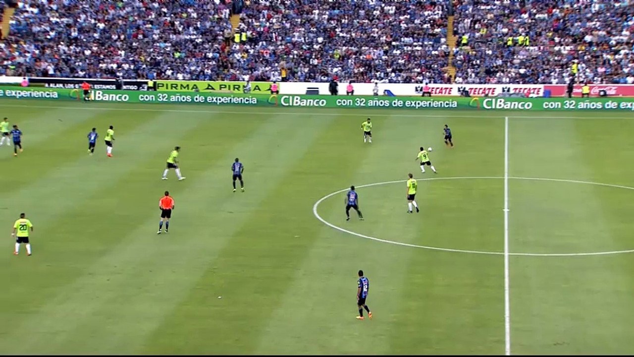 Liga MX: Ronaldinho serviert Traumschlenzer