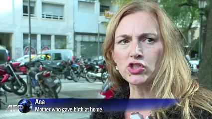 Argentine women bear breasts for home births