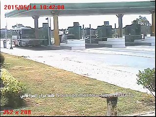 شاهد الفيديو اعوان امن يعنفون عون استخلاص بالطريق السريعة ببنزرت لأنه أراد تطبيق القانون!!!