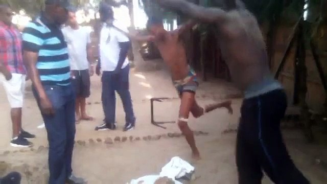 STROMAE en mode lutteur sénégalais