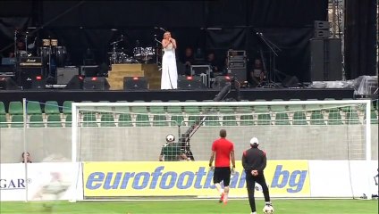 ДесиСлава изпя химна на Лудогорец