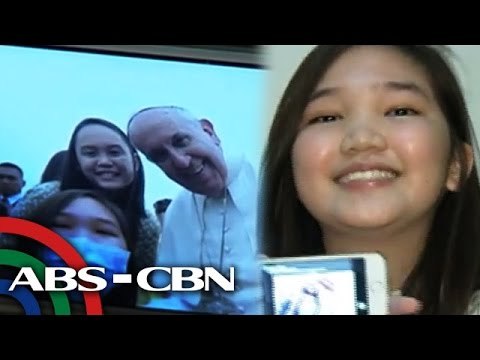 Ang dalagitang naka-'selfie' si Pope Francis