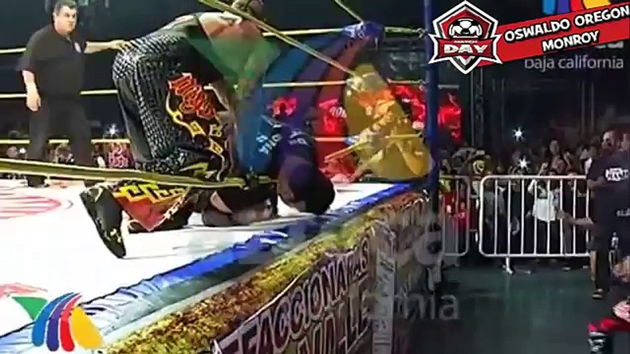 Momento Exacto De La Muerte El Hijo Del Perro Aguayo - Patada De Rey Mysterio 2015 Completo HD