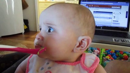 Des bébés mangent de l'avocat pour la première fois... Pas bon!!!!