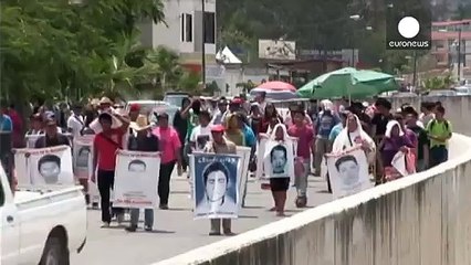 Manifestantes piden justicia por desaparición de 43 estudiantes en Guerrero
