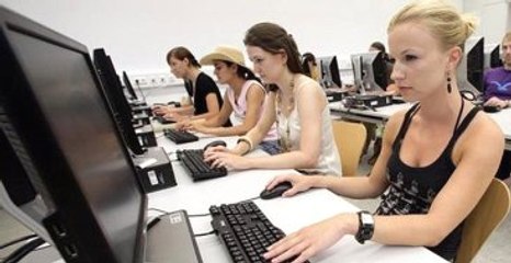 Türkiye'de İş Gücüne Katılan 979 Bin Kişiden Yarısı İş Bulabildi