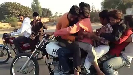 Pakistan Bikers' Amazing Wheeler Performance 🚴‍♂️