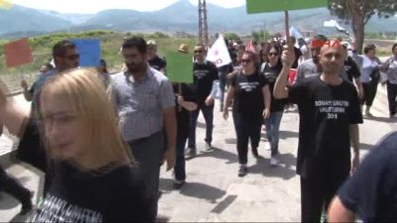 Soma? da Toplanan Binlerce İşçi, Memur ve Stk Üyeleri, 301 Madenci İçin Yürüdü