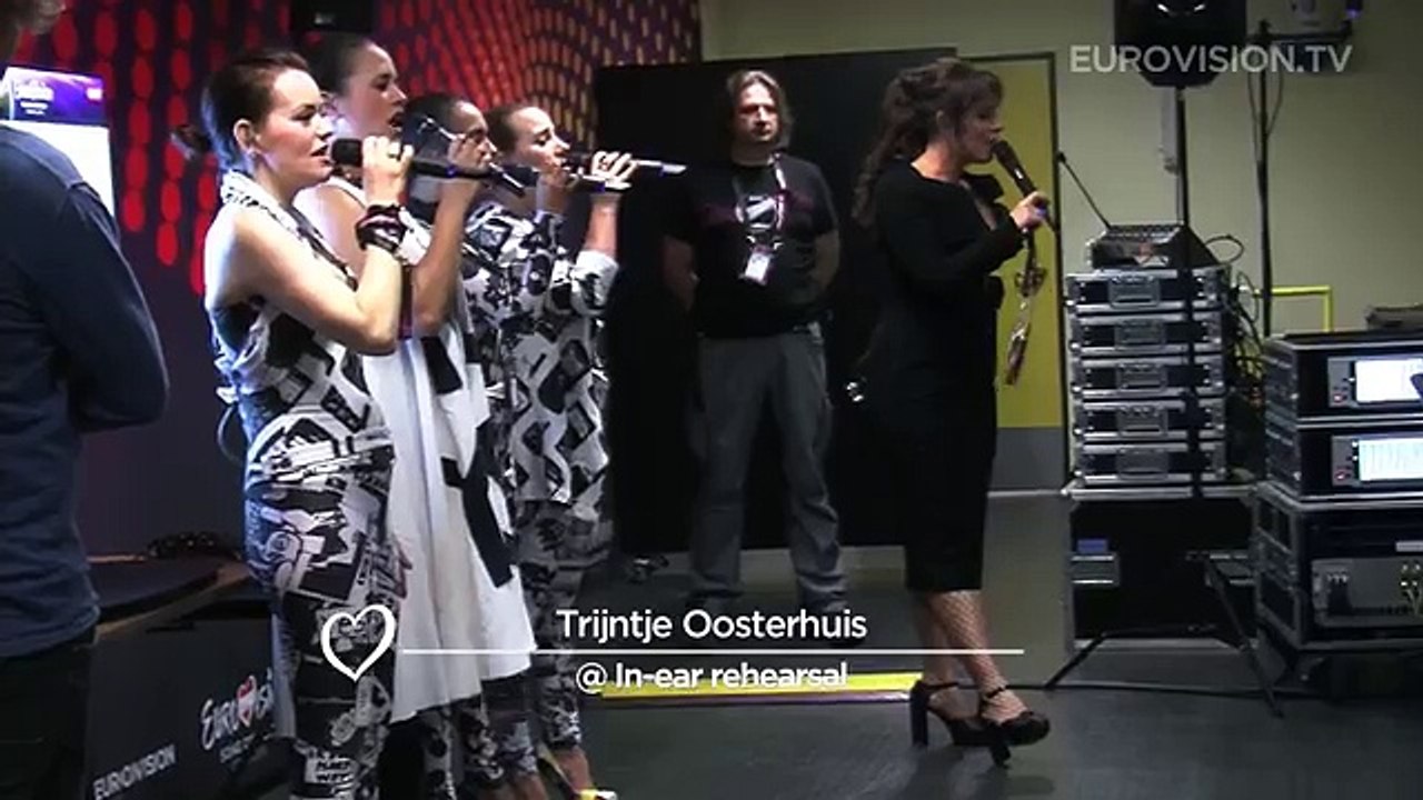 Backstage Sexy Outfit - Trijntje Oosterhuis (The Netherlands)