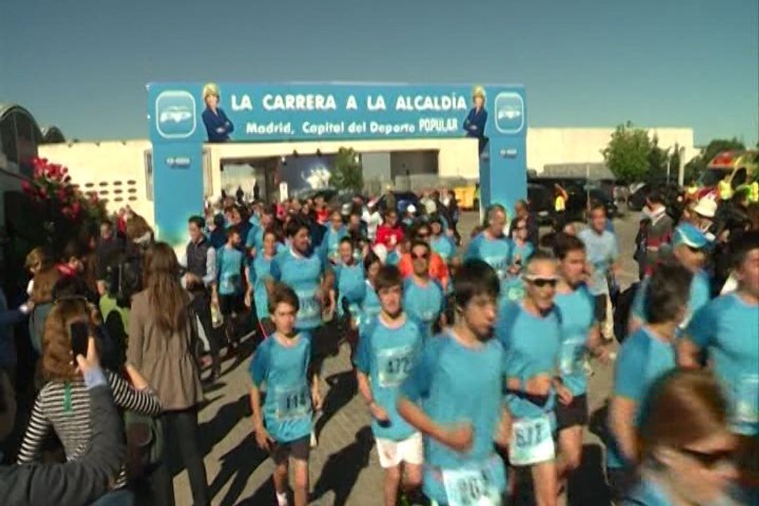 Esperanza Aguirre hace campaña entre los 'runners'