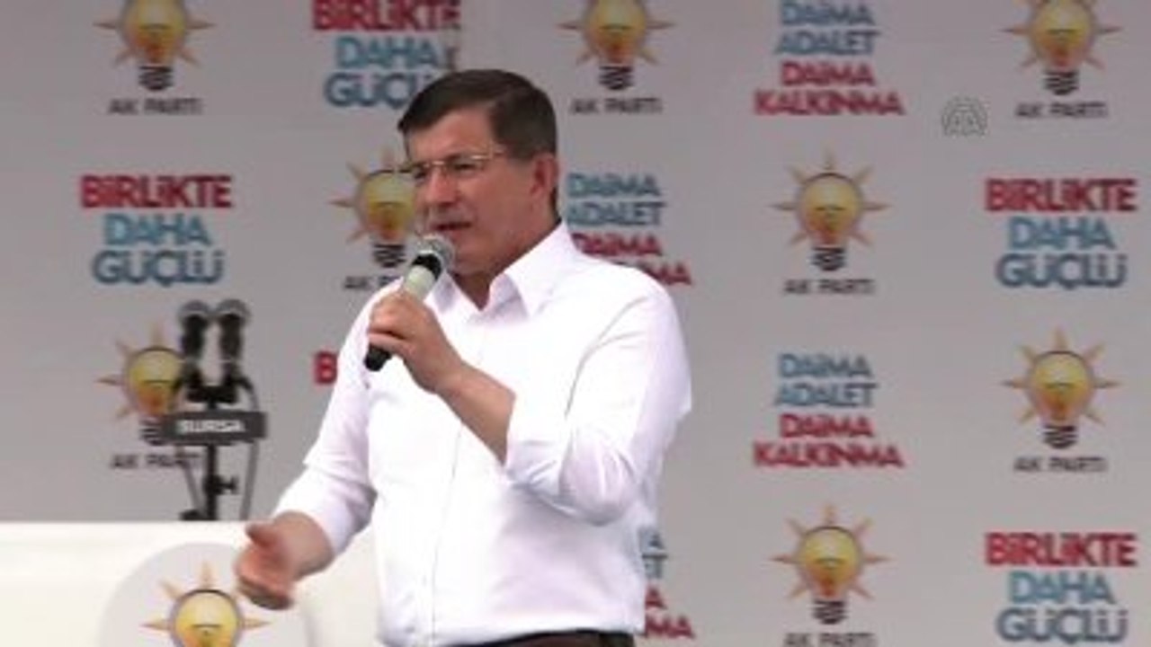 Davutoğlu: "Türkiye'de Gezi Olayları Olurken Özgürlük Dersi Vermeye Kalkanlar Şimdi Neredesiniz?