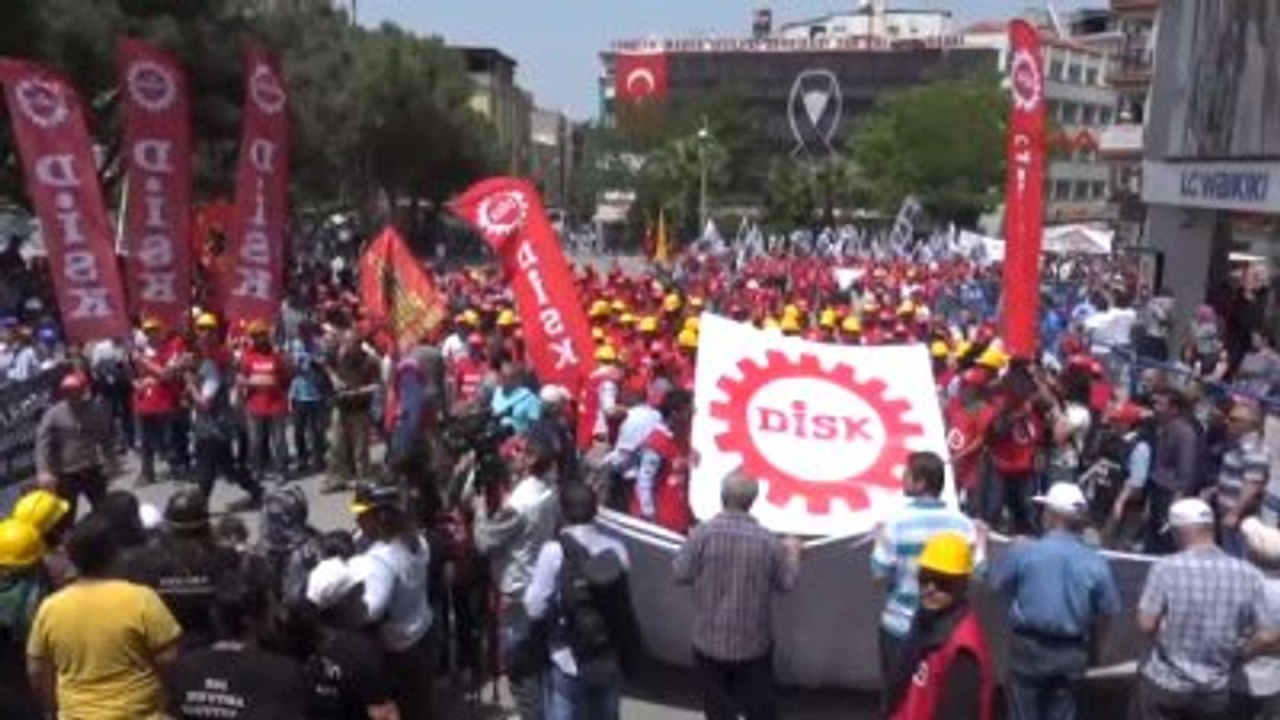 Soma? da Toplanan Binlerce İşçi, Memur ve Stk Üyeleri, 301 Madenci İçin Yürüdü Ek Korodan Görüntü