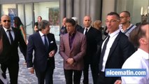 Stallone sous les flashs pour le vernissage de son expo à Nice